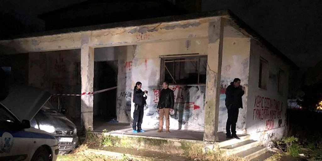 Με αυτοσχέδια θηλιά από κορδόνι στο λαιμό βρέθηκε ο νεκρός άντρας στη Θεσσαλονίκη (εικόνες)